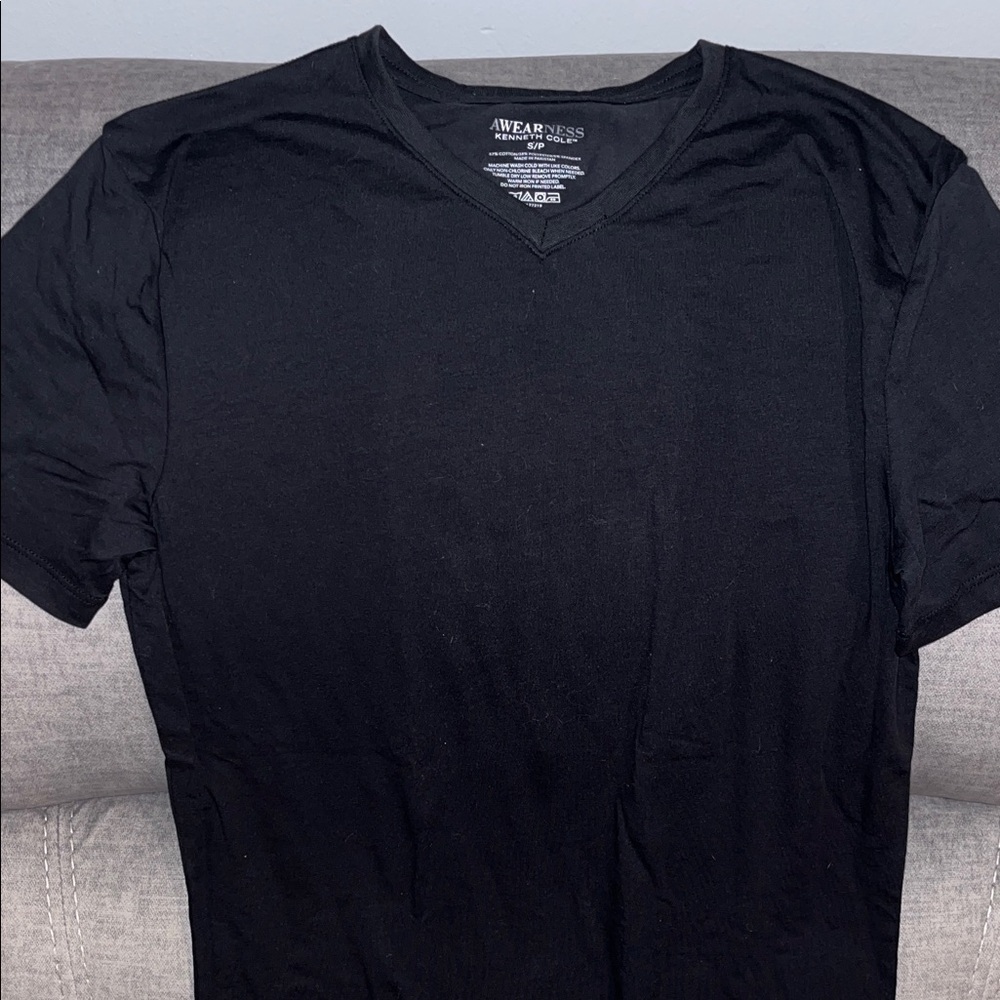 Kenneth Cole Solid Black V-Neck T-Shirt